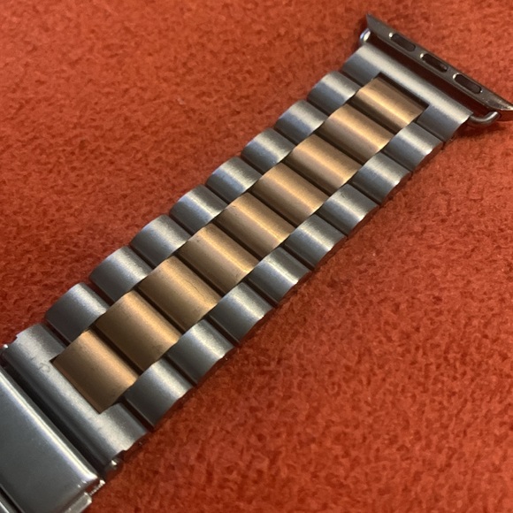 Apple Watch Band Stainless steel and gold 42 mm BRAND NEW !!! - Picture 2 of 4